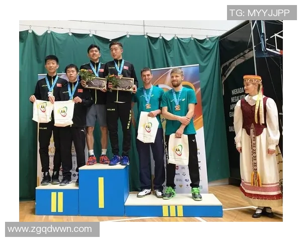 重庆羽毛球队与北京羽毛球队赛后复盘团队协作的成功与不足分析