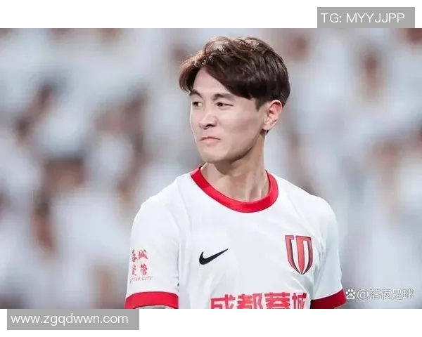 机场足球明星受伤视频引发热议球迷纷纷表达关心与支持