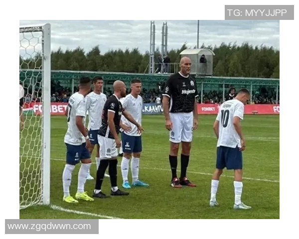 足球巨星跨界挑战篮球赛场精彩瞬间回顾 足球巨星跨界挑战篮球赛场精彩瞬间回顾